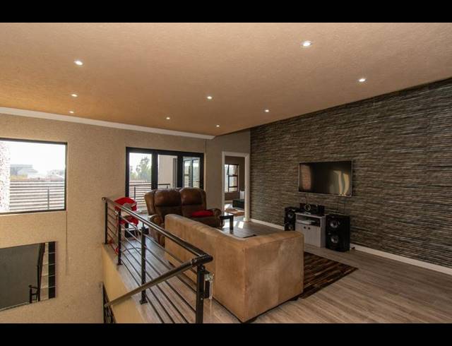 5 BEDROOM HOUSE FOR SALE IN COPPERLEAF ESTATE